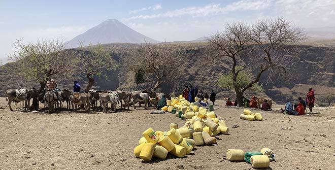 Bidons d'eau en Tanzanie