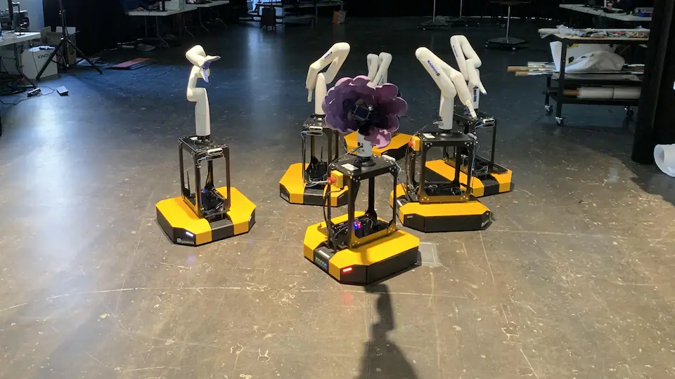Lal casteliers marionnettes projet dessaim robots manipulateurs mobiles